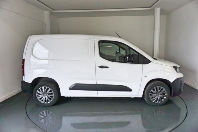 2025 Peugeot Partner