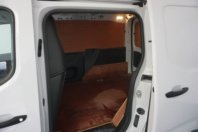 2025 Peugeot Partner
