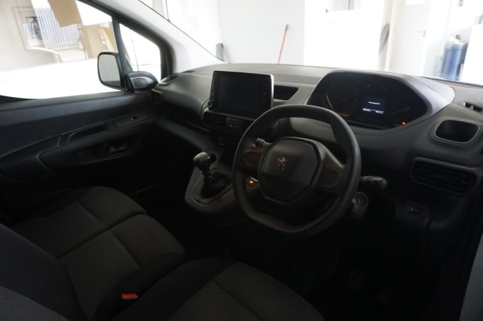 2025 Peugeot Partner