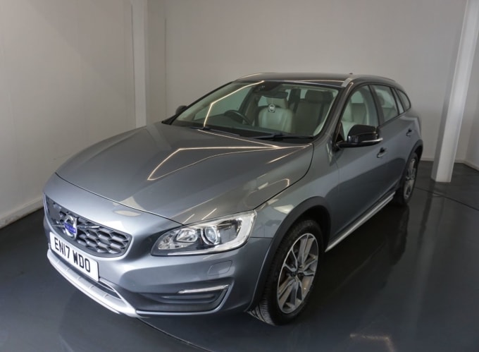 2025 Volvo V60 Cross Country