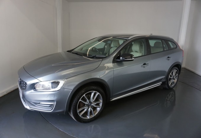 2025 Volvo V60 Cross Country