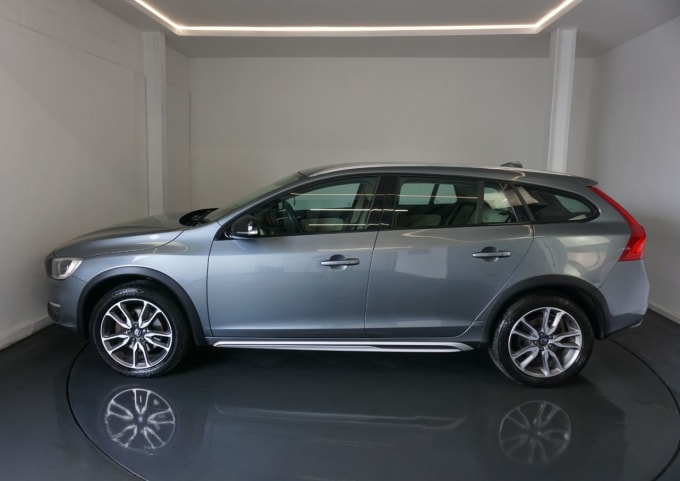 2025 Volvo V60 Cross Country
