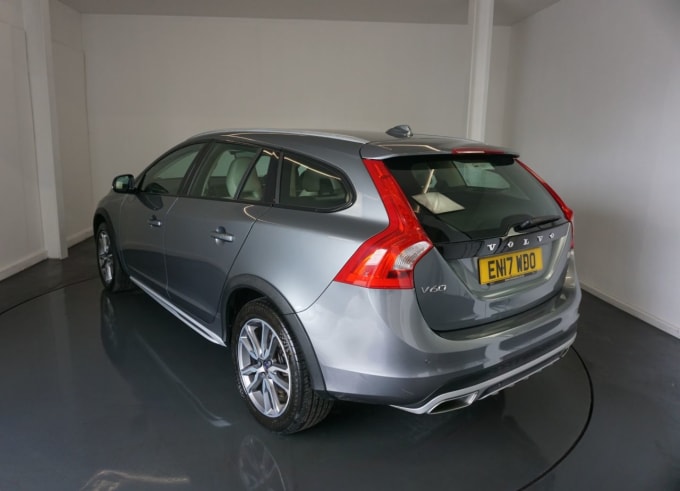 2025 Volvo V60 Cross Country