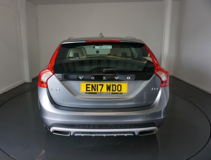 2025 Volvo V60 Cross Country