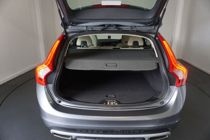 2025 Volvo V60 Cross Country