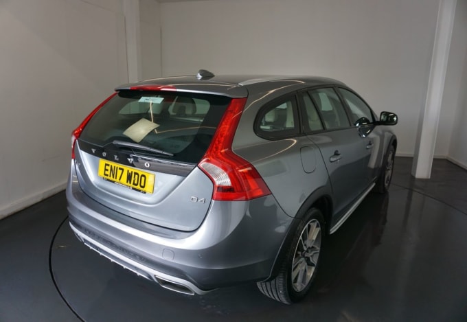 2025 Volvo V60 Cross Country