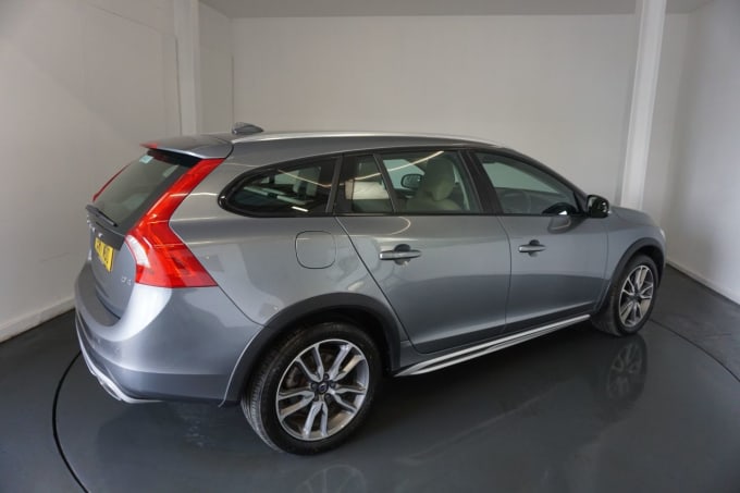 2025 Volvo V60 Cross Country