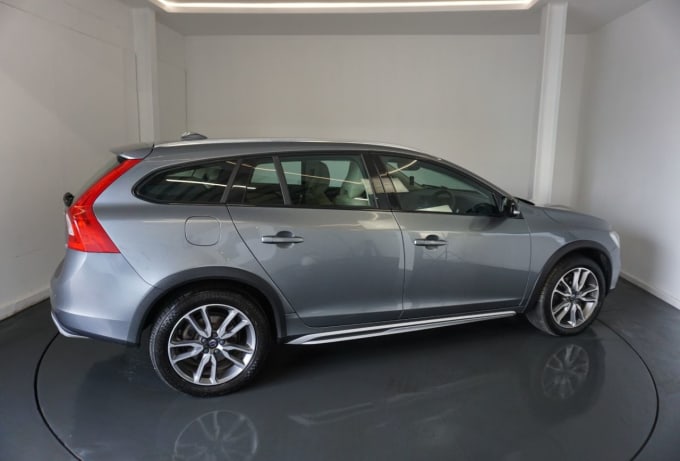 2025 Volvo V60 Cross Country