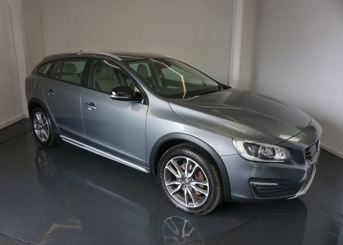 2025 Volvo V60 Cross Country