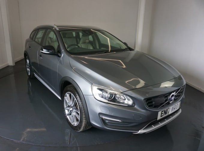 2025 Volvo V60 Cross Country