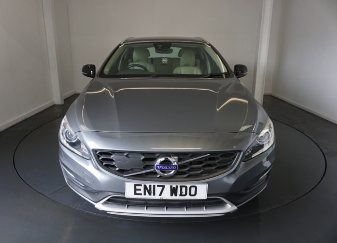 2025 Volvo V60 Cross Country