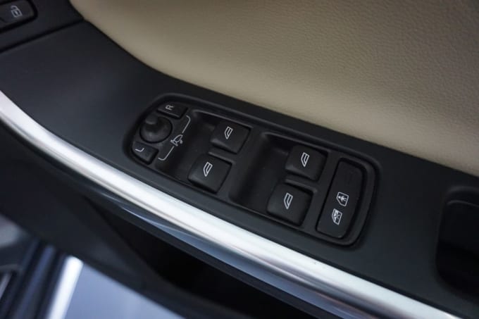 2025 Volvo V60 Cross Country