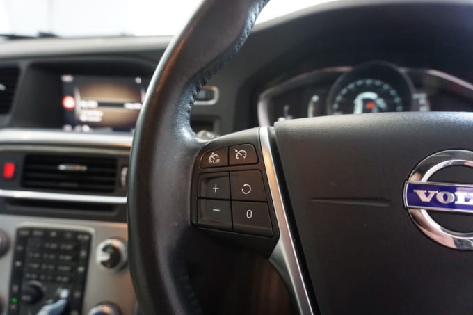 2025 Volvo V60 Cross Country