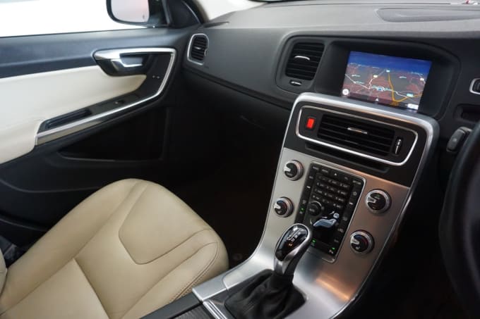 2025 Volvo V60 Cross Country