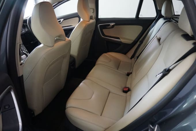 2025 Volvo V60 Cross Country