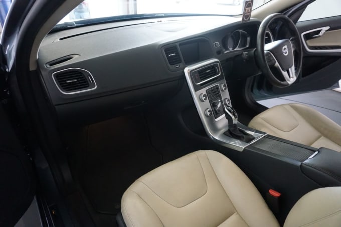 2025 Volvo V60 Cross Country