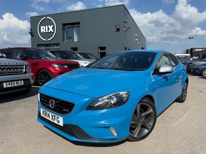2025 Volvo V40
