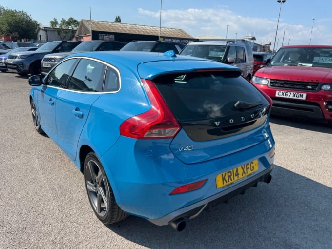 2025 Volvo V40
