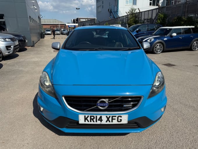 2025 Volvo V40