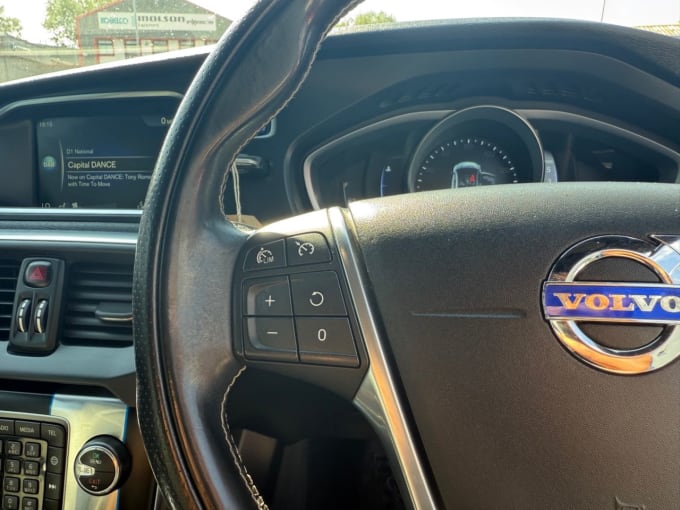 2025 Volvo V40