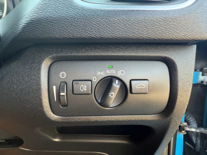 2025 Volvo V40
