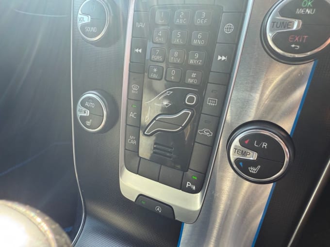 2025 Volvo V40