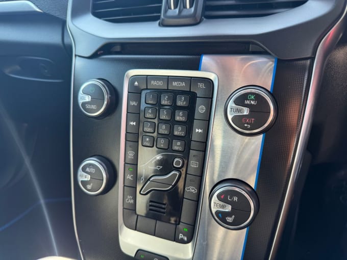 2025 Volvo V40