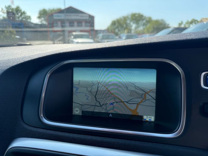 2025 Volvo V40