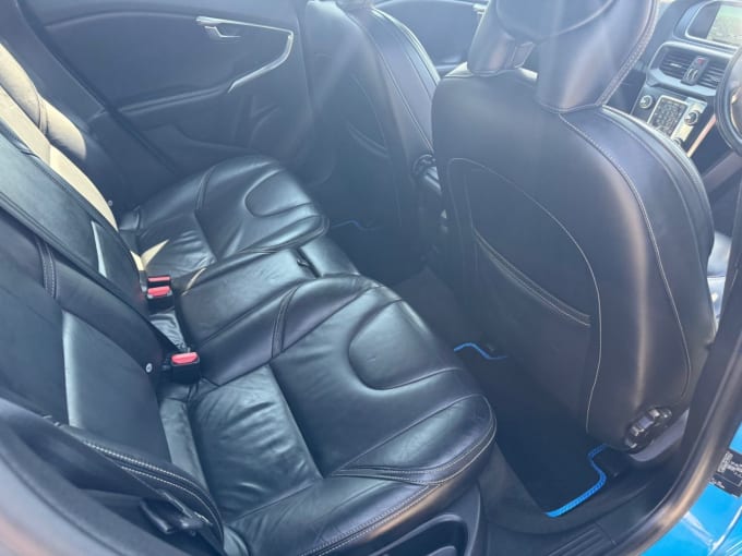2025 Volvo V40