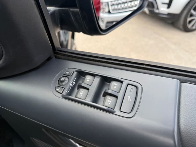 2025 Land Rover Freelander 2