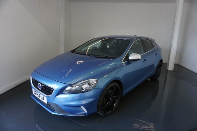 2025 Volvo V40