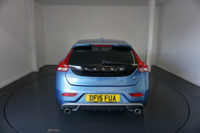 2025 Volvo V40