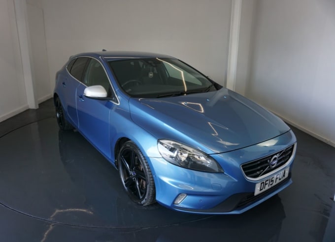 2025 Volvo V40