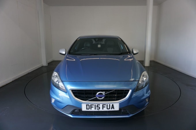 2025 Volvo V40