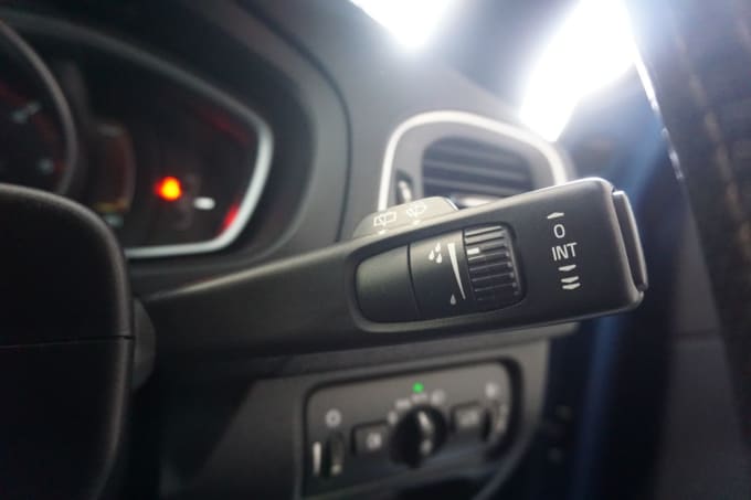 2025 Volvo V40