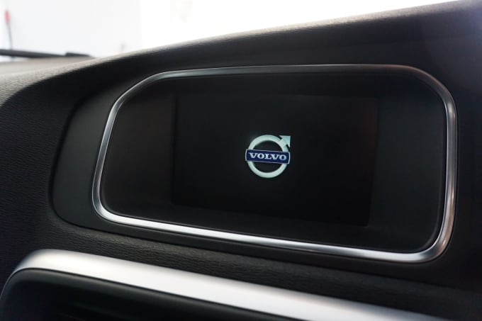 2025 Volvo V40