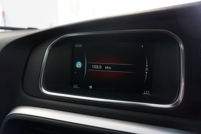 2025 Volvo V40