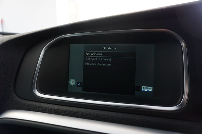 2025 Volvo V40