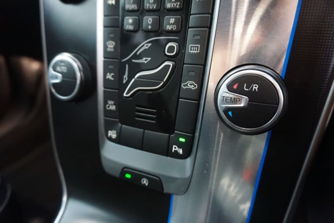 2025 Volvo V40