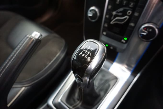 2025 Volvo V40