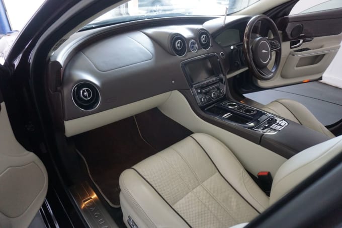 2025 Jaguar Xj