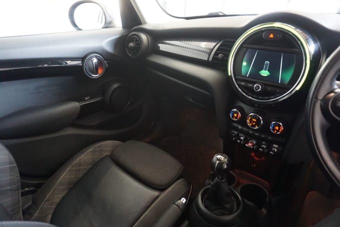 2025 Mini Hatch