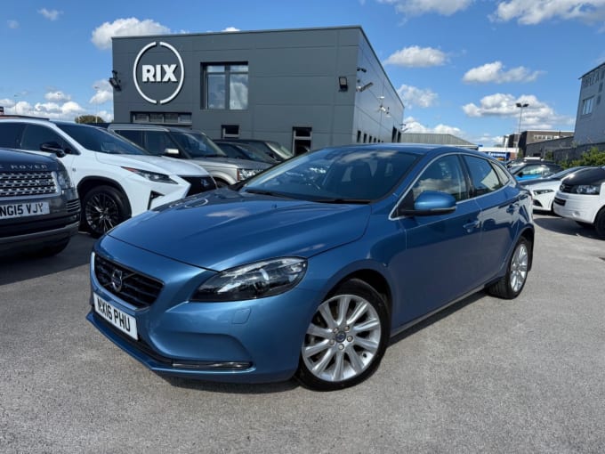 2025 Volvo V40