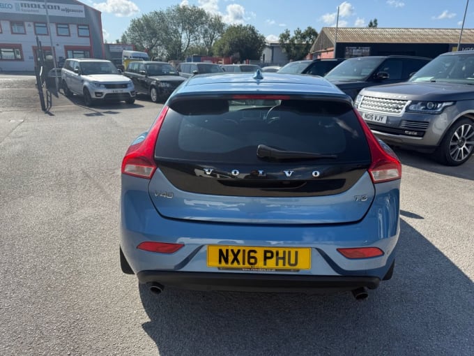 2025 Volvo V40
