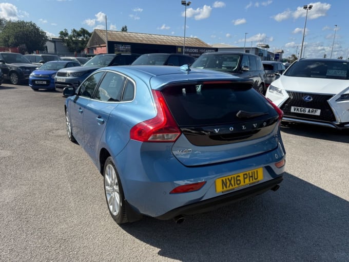 2025 Volvo V40
