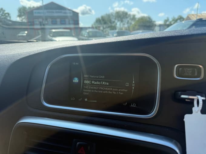 2025 Volvo V40