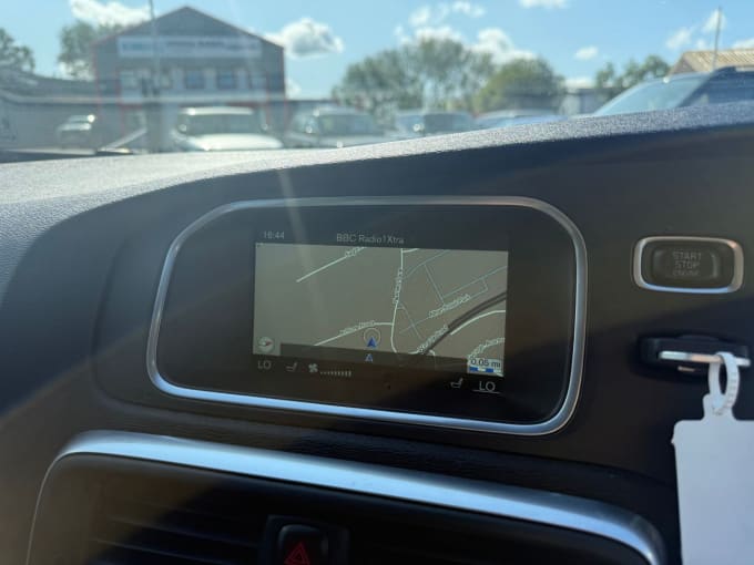 2025 Volvo V40