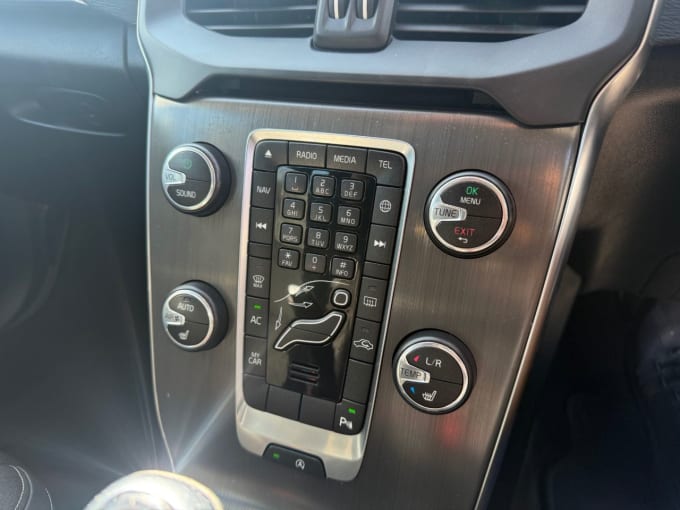2025 Volvo V40