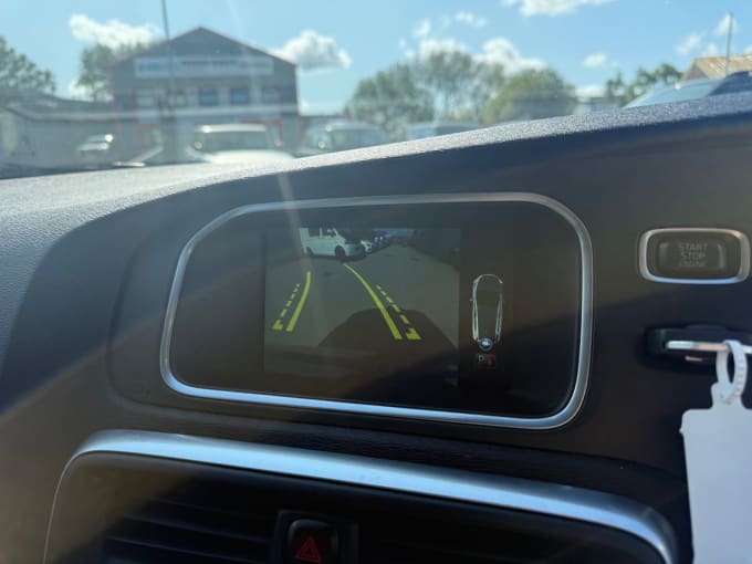 2025 Volvo V40