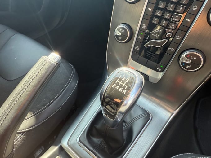 2025 Volvo V40